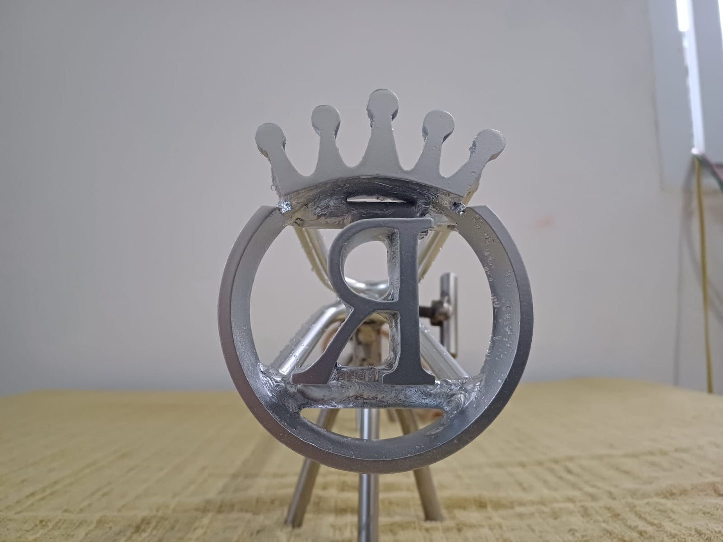 FIERRO DE ACERO MODELO   ESTRELLA -CORONAS